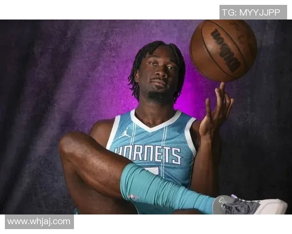 罗伯特-高登荣膺本赛季最佳阵容首发中锋